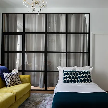 Luxury 2 Bedroom - Louvre Apartment